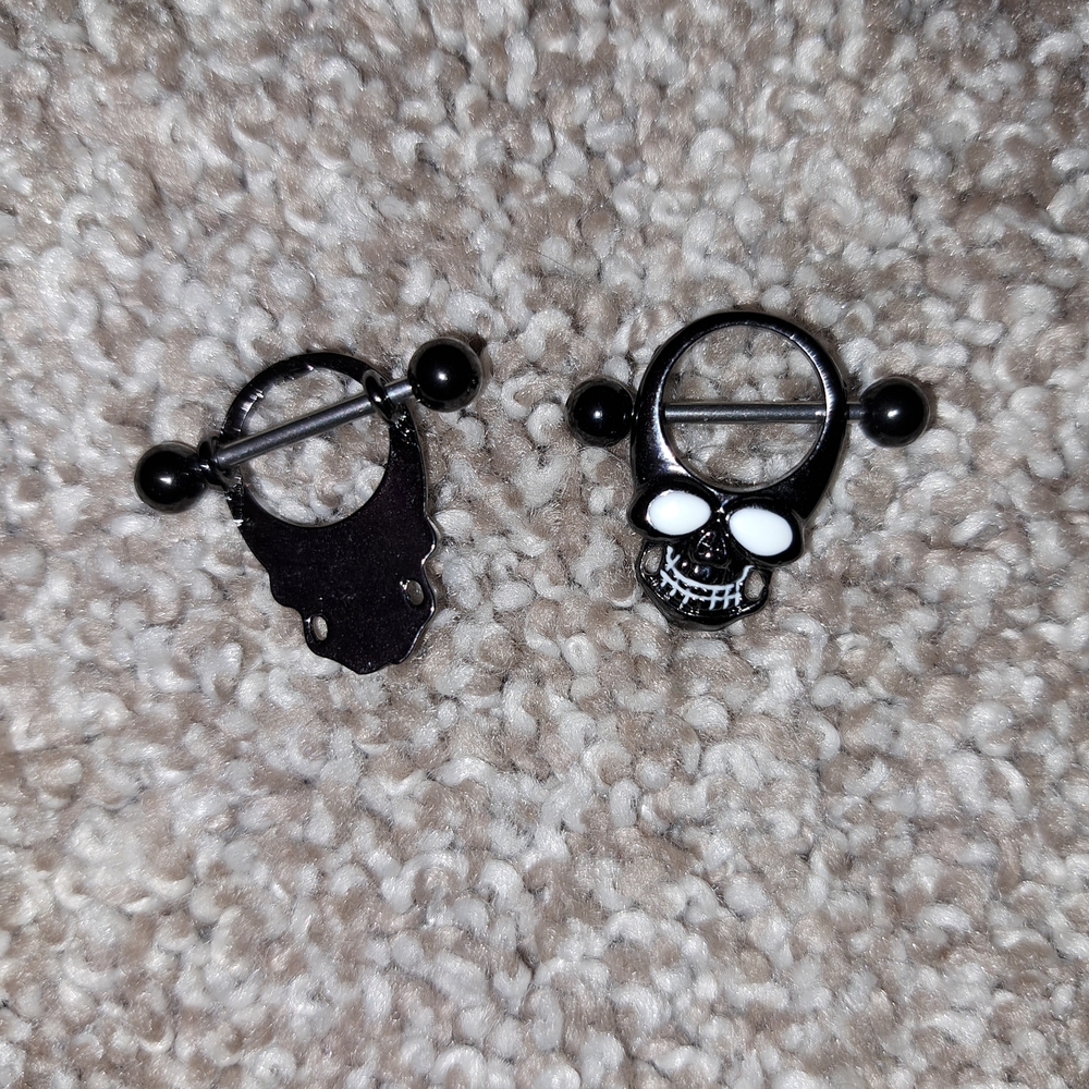 Skull Design Nipple Earrings - Black and White, New - Picture 3 of 3